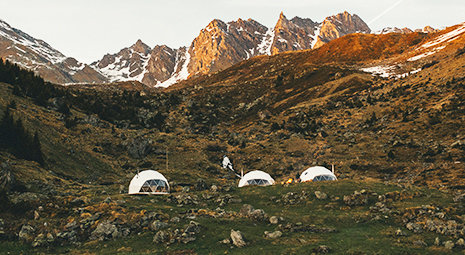 星空帐篷以优雅的设计,与营地环境和谐相处