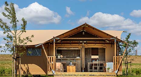 星空下的野奢秘境：帐篷酒店如何重构自然旅居体验